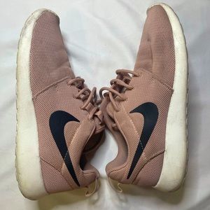 Woman’s Pink Roshe Tennis Shoes